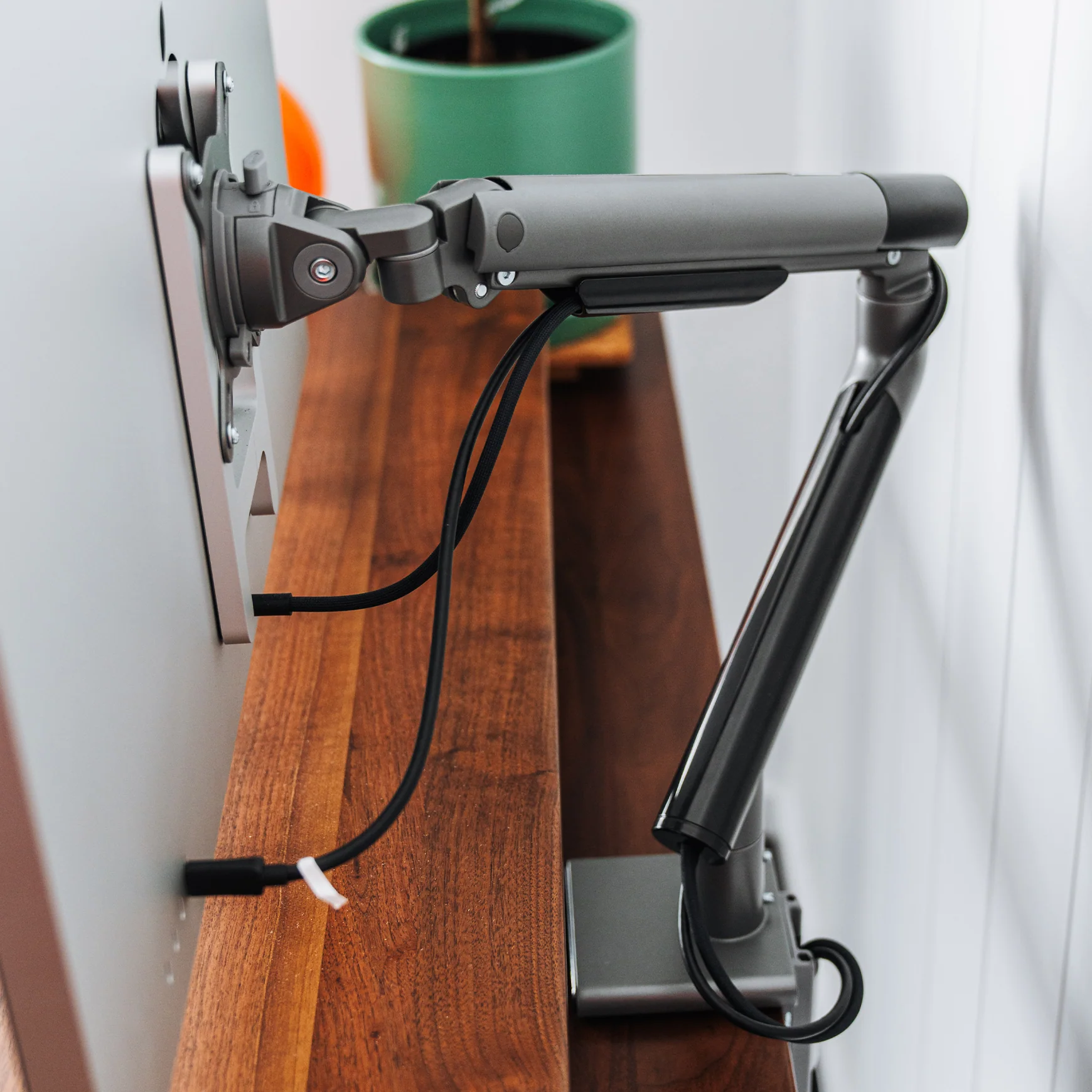 Desky Single Slim Aluminium Monitor Arm - Image 4