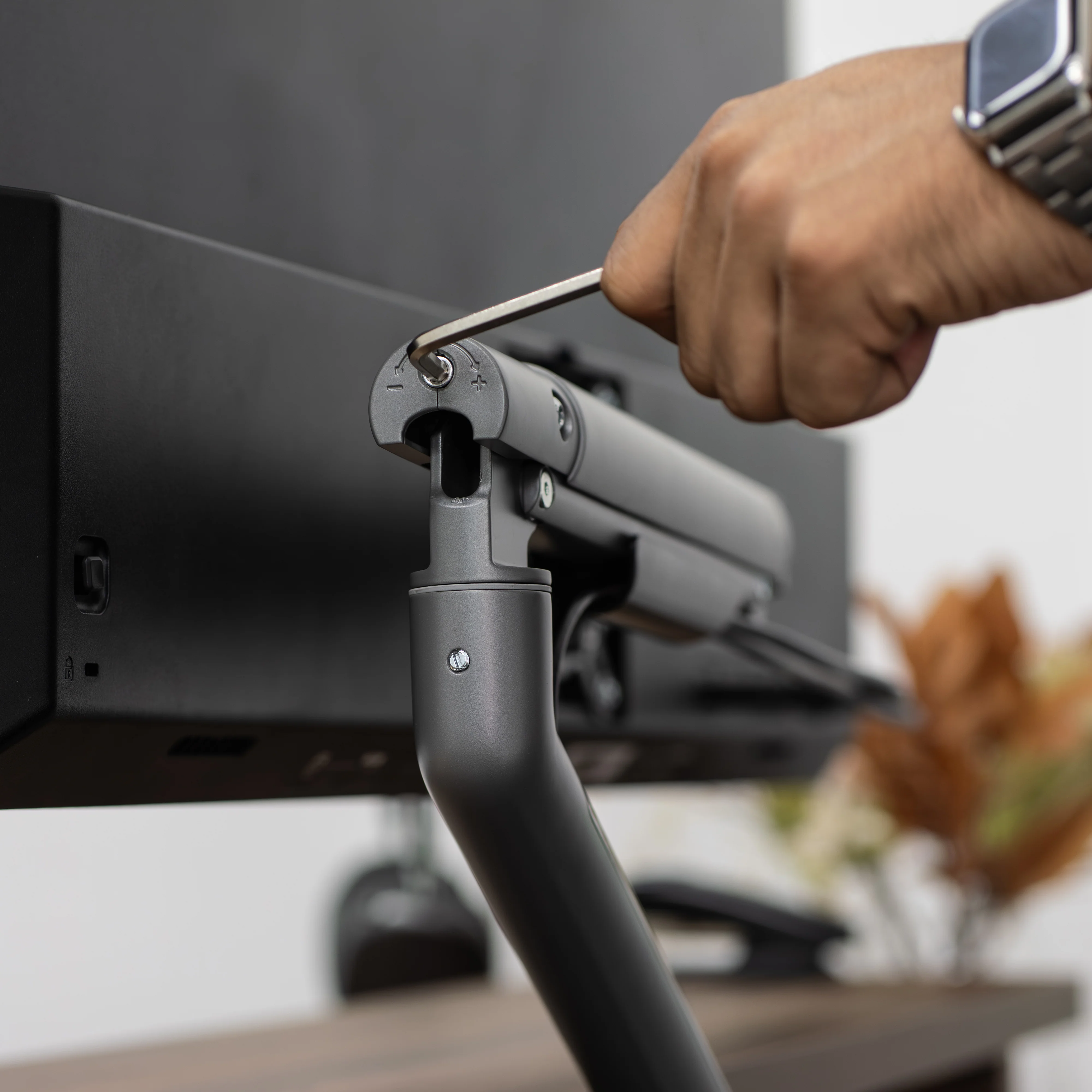 Desky Single Slim Aluminium Monitor Arm - Image 5
