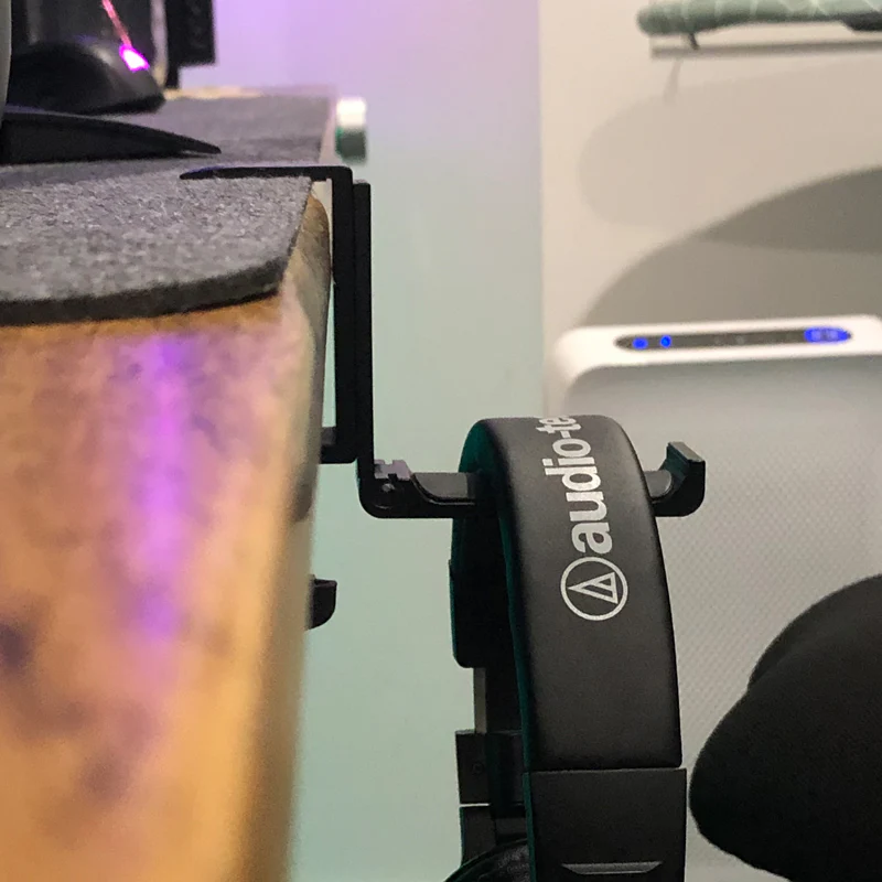 Desky Foldable Headphone Hook - Image 6