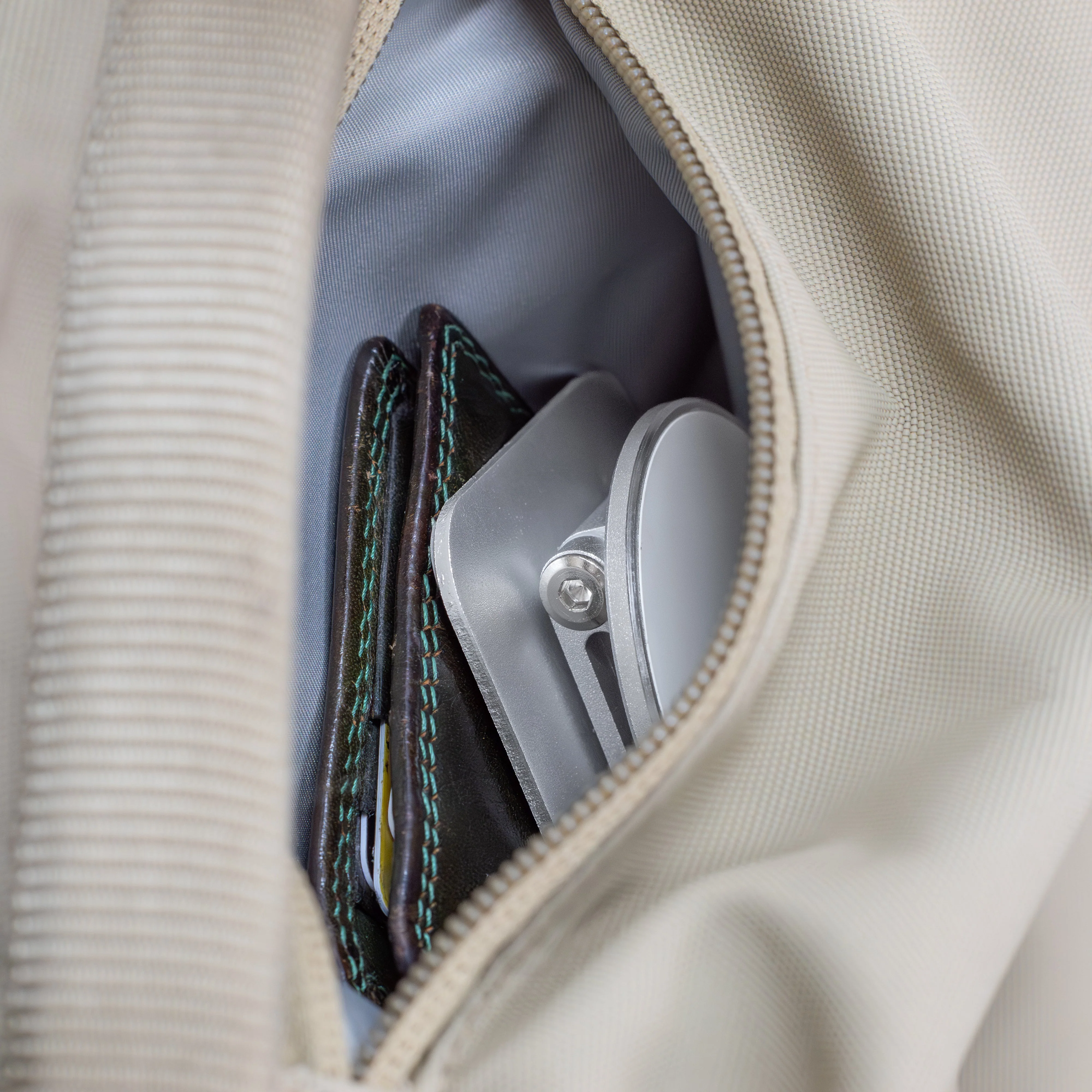 Desky Magsafe Foldable Phone Stand - Image 7