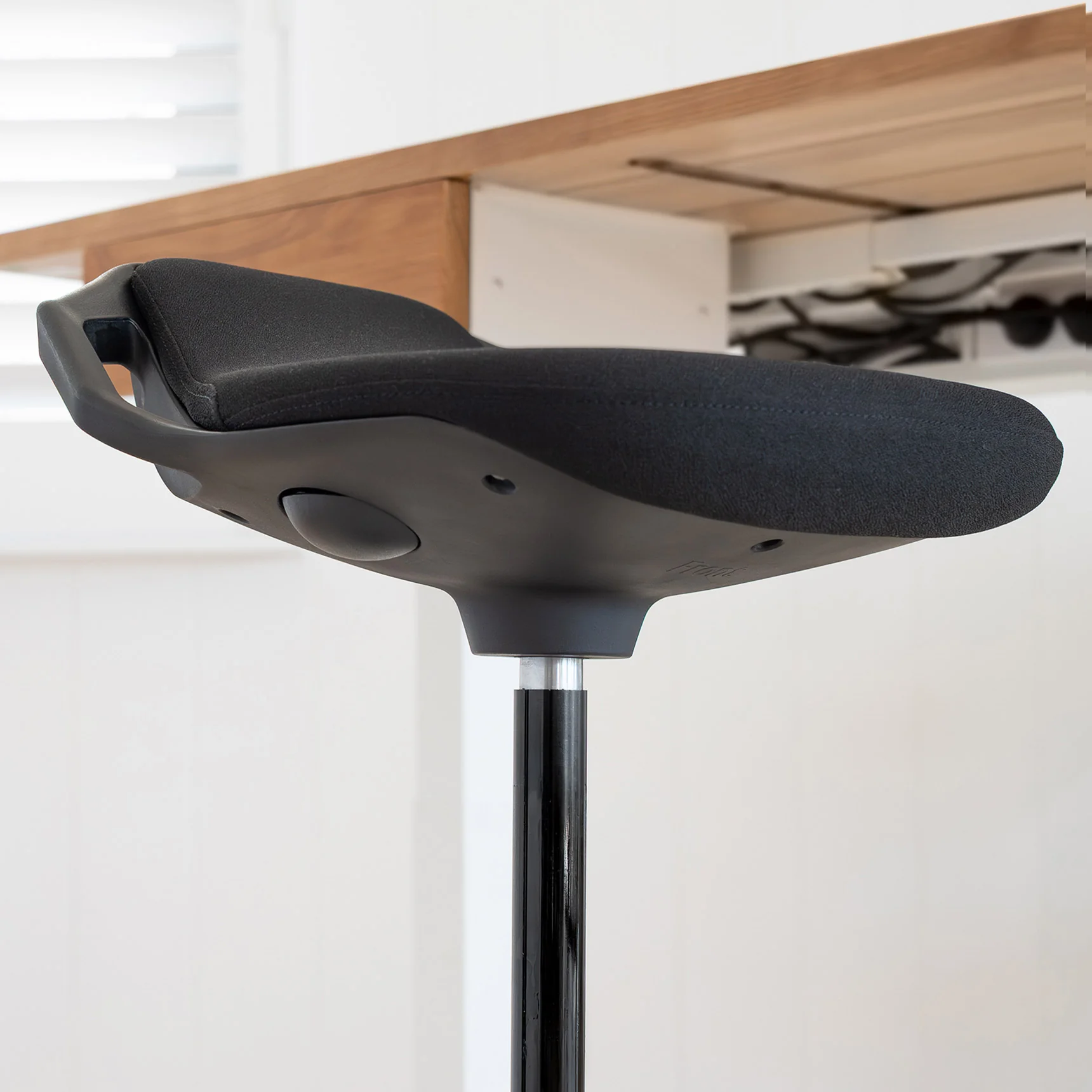 Desky Sit Stand Pro Active Stool - Image 3